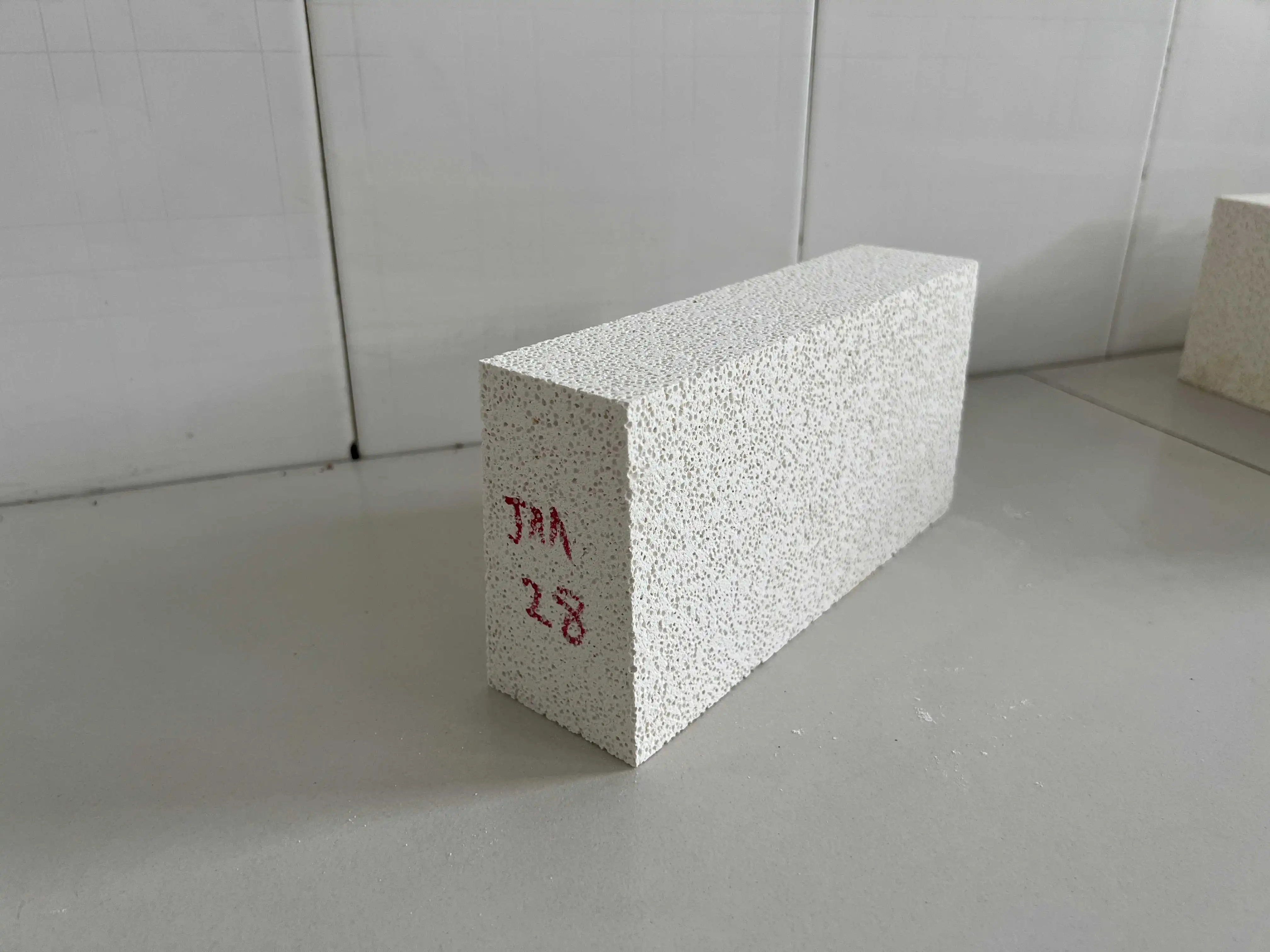 How Does the Low Thermal Conductivity of Light Weight Mullite Bricks Save Energy?